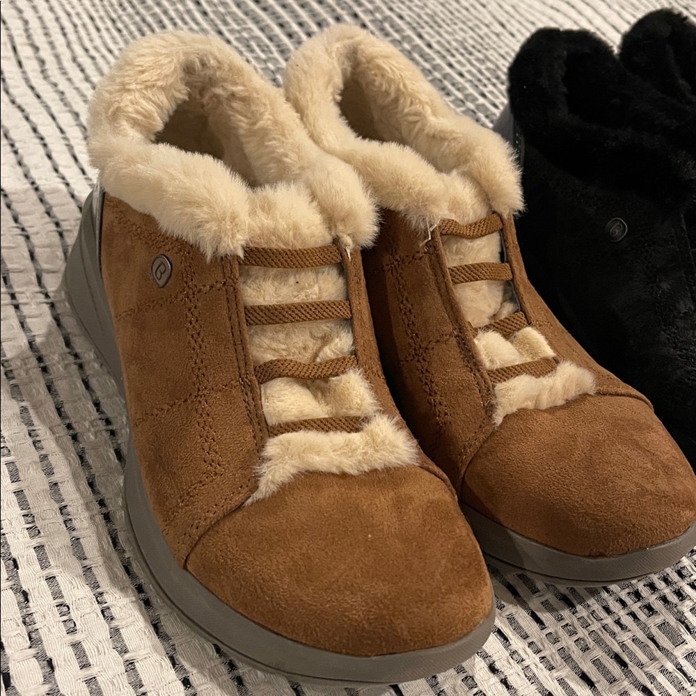 BZEES sz 7 Fur Lined Booties Shoes - Picture 2 of 7